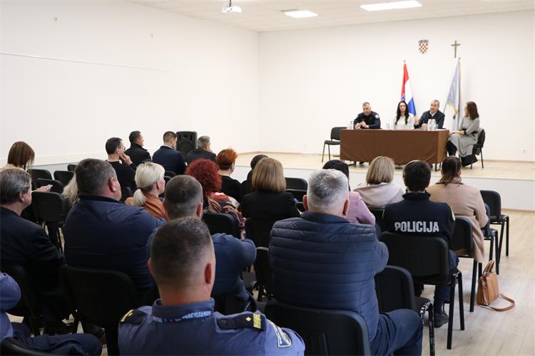 Slika /PU splitsko-dalmatinska 2022/Prevencija/imotski 0.JPG